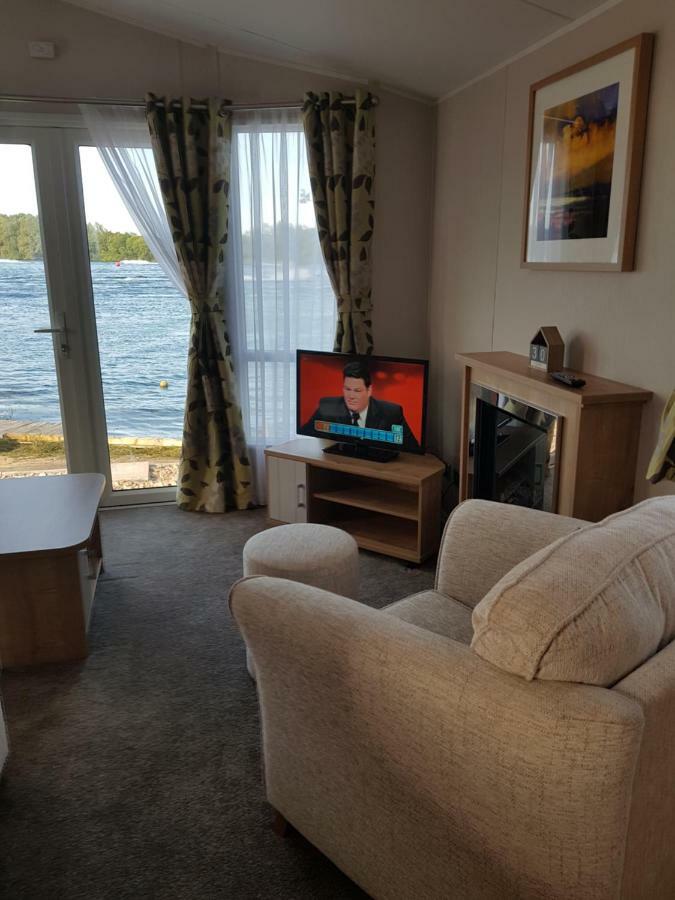 Dees Hot Tub Breaks At Tattershall Lakes Jet Ski 4 Zewnętrze zdjęcie