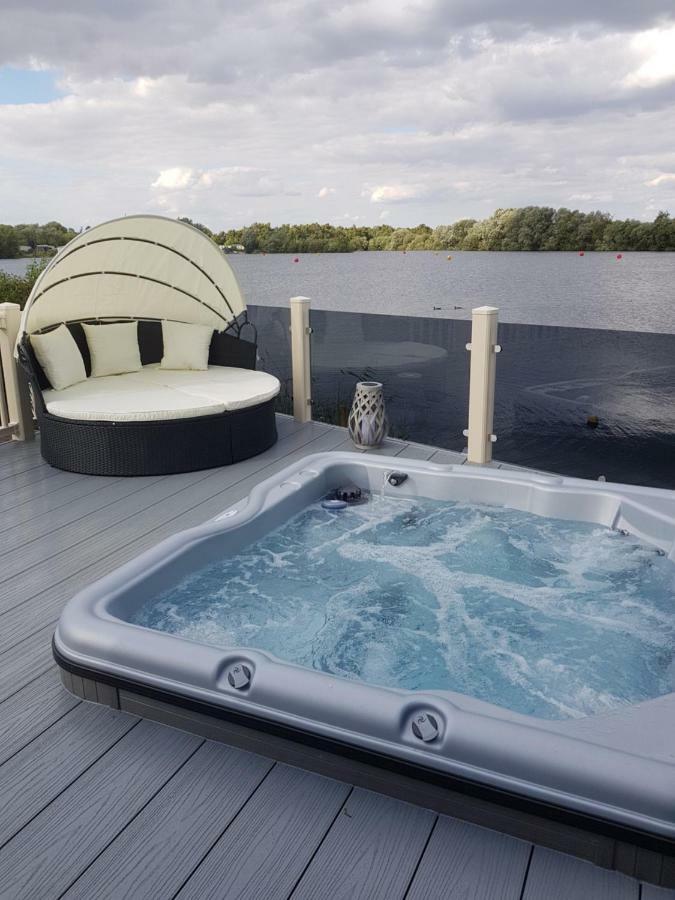 Dees Hot Tub Breaks At Tattershall Lakes Jet Ski 4 Zewnętrze zdjęcie